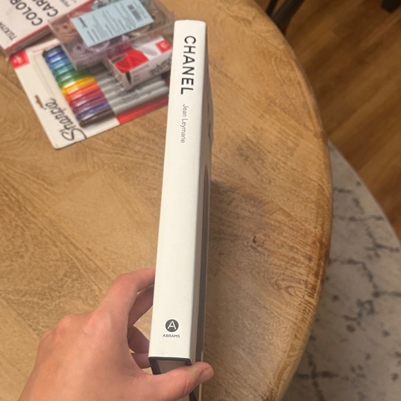 CHANEL coffee table Book with Black and White Cover - Picture 2 of 8